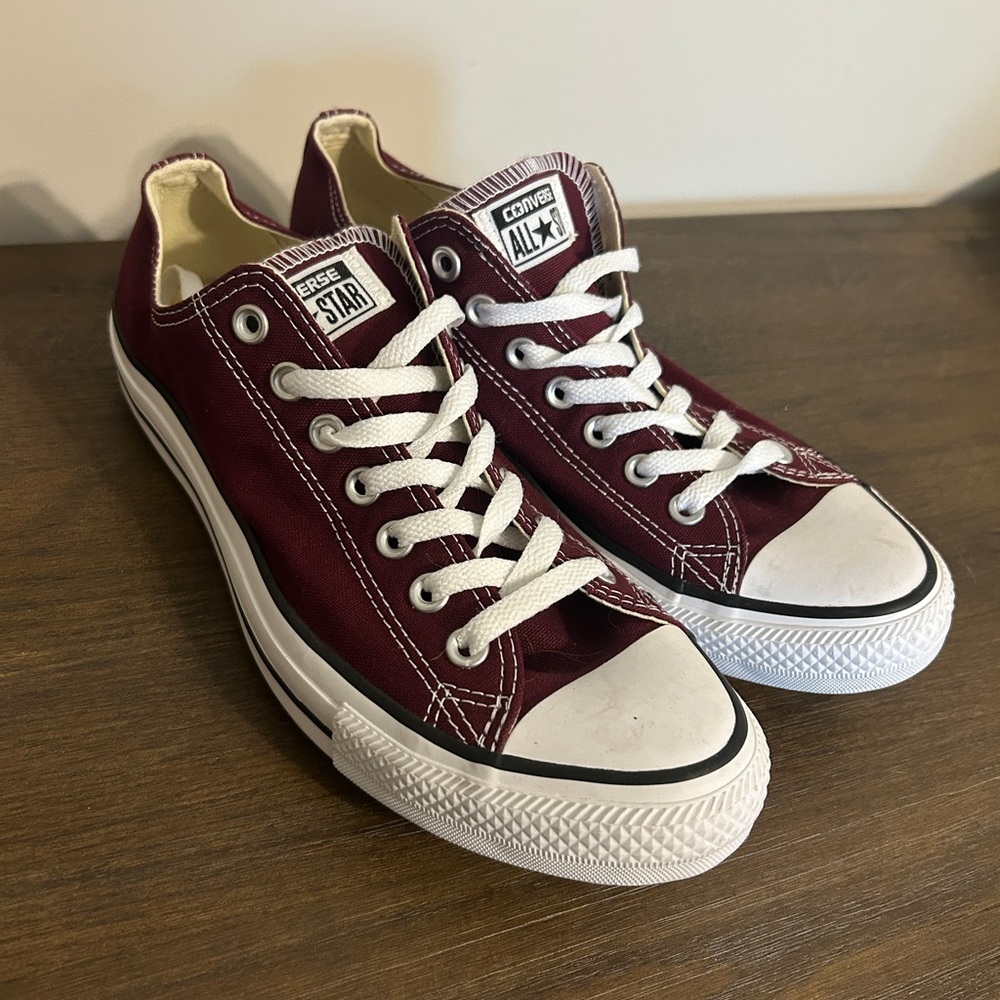 Unisex Converse All Stars - Low Top Maroon